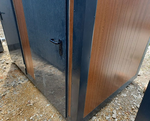 Contentor Sanitário Duplo com 2 Cabinas