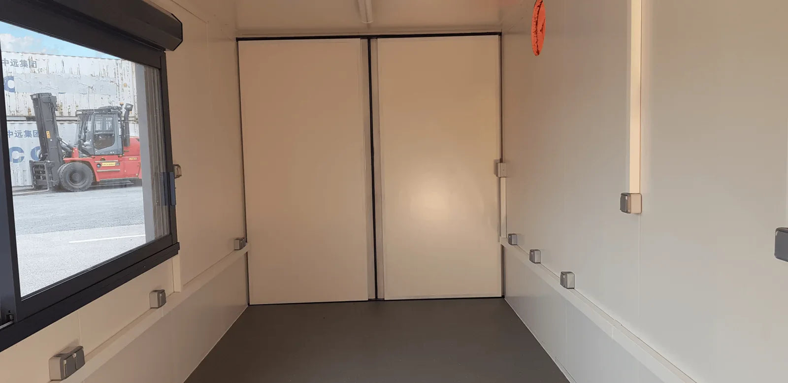 Contentor Snack-BOX 20′ com Acessórios Especiais